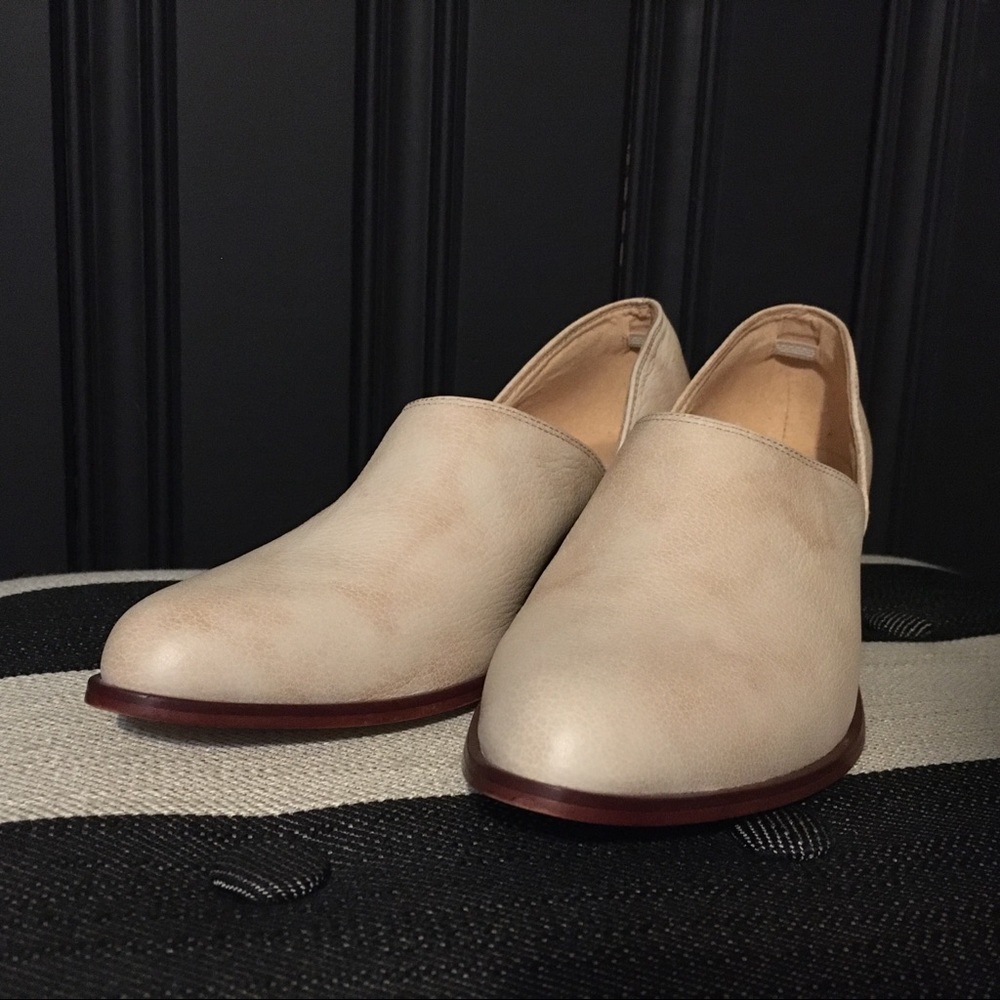 Anthropologie Abigail Side-Cut Ankle Shooties